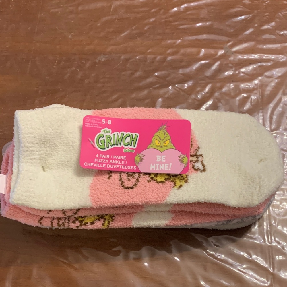 The Grinch BE Mine Fuzzy Ankle Socks 4 pairs NWT
